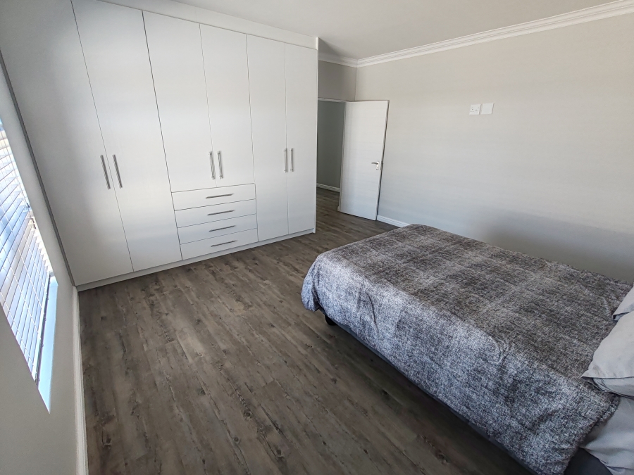 4 Bedroom Property for Sale in Hoogland Western Cape